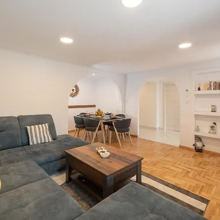 Apartman Nai With Private Parking And Jacuzzi * Риека
