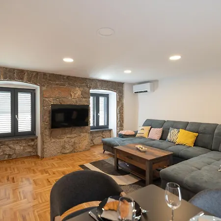 Апартаменты Apartman Nai With Private Parking And Jacuzzi