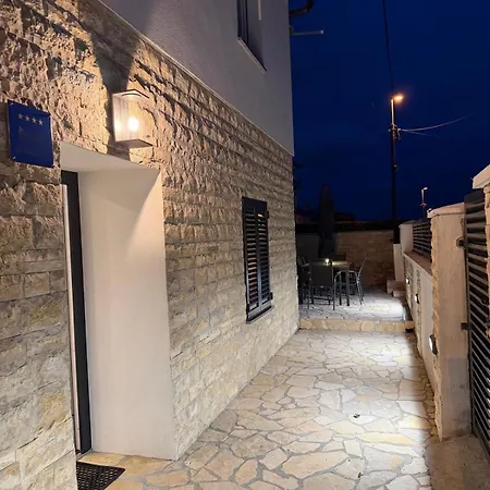 Nai With Private Parking And Jacuzzi Appartamento *