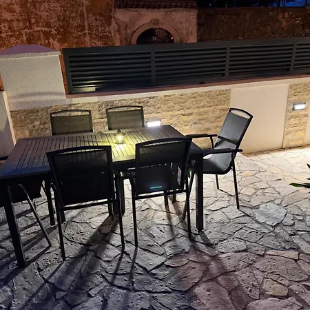 Appartamento Nai With Private Parking And Jacuzzi Fiume