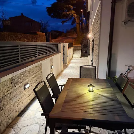 Nai With Private Parking And Jacuzzi Appartamento