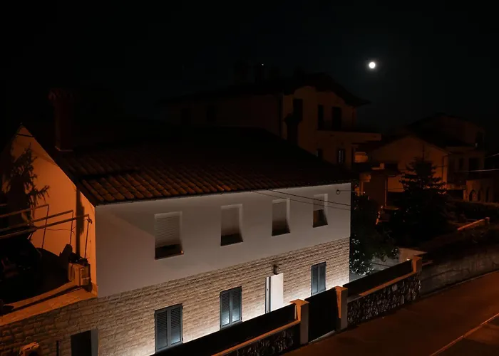 Apartment Nai With Private Parking And Jacuzzi Rijeka