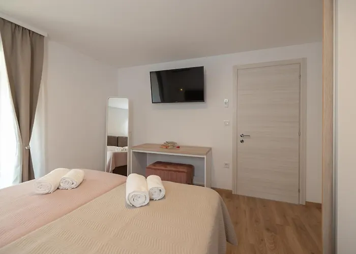Nai With Private Parking And Jacuzzi Apartment