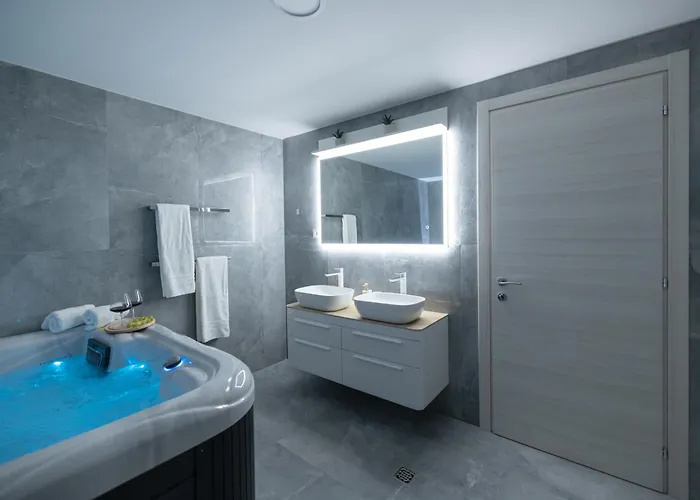 Nai With Private Parking And Jacuzzi Apartman Fiume