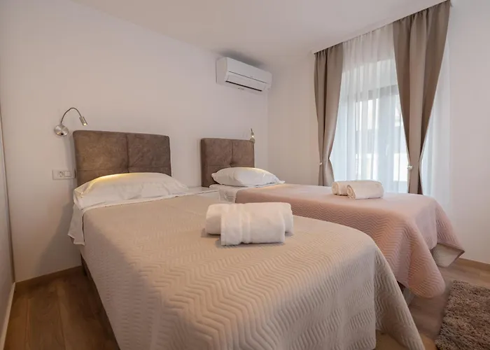 Nai With Private Parking And Jacuzzi Apartment