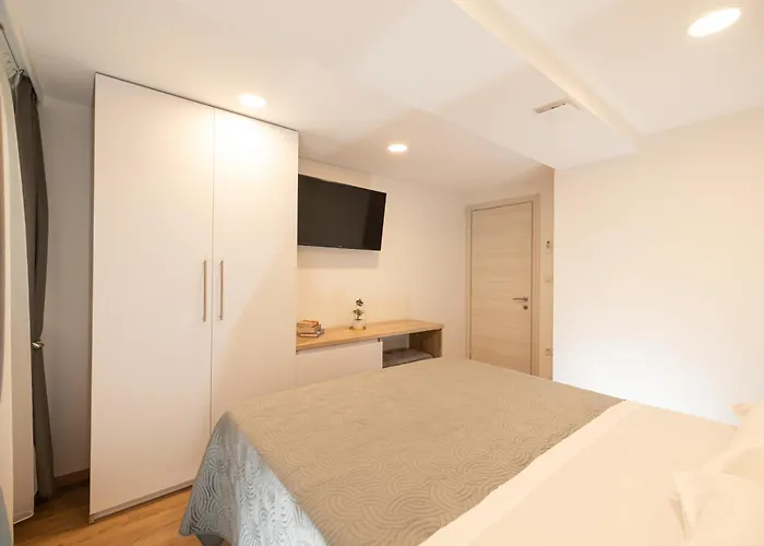 Nai With Private Parking And Jacuzzi Apartman *